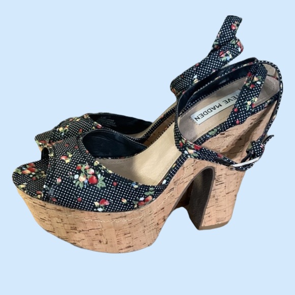 charmed1012's tweet photo. So good I had to share! Check out all the items I'm loving on @Poshmarkapp from @llotsoflovexoxo @CourtsClosetCA #poshmark #fashion #style #shopmycloset #stevemadden #bobeau #jordan: https://t.co/ruFQMzFrqY https://t.co/xKM3gm23Lf
