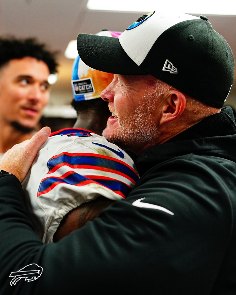 BuffaloBills's tweet photo. Dub club. 😁

Best #BUFvsKC celebration photos: https://t.co/uZQgOfcDlv https://t.co/SkRa9TgOMJ