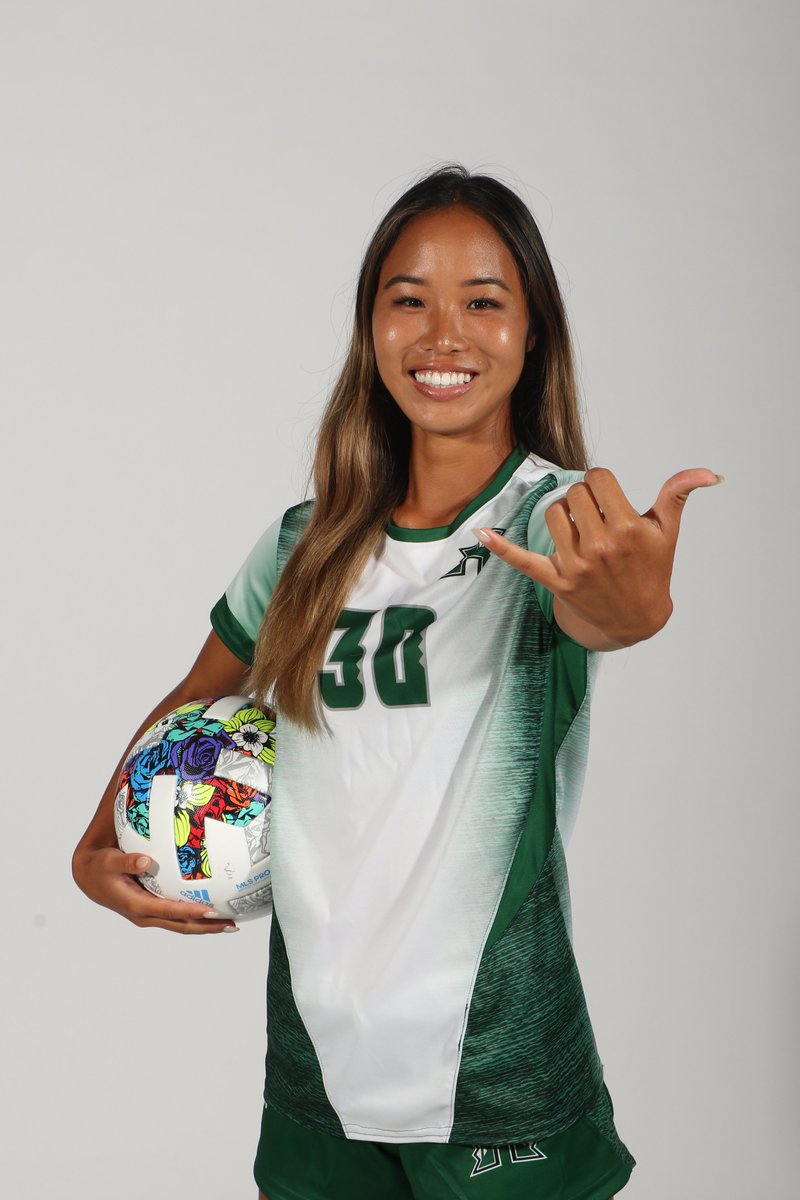 HawaiiWSoccer's tweet photo. GOOOOAAAALLLL!!!

@kelcisumida_ puts us on the board with goal off a @kriistapeterson corner kick in the 26th minute!

32' | Hawai‘i 1, CSUB 0. #GoBows https://t.co/VOcLY3QKiY