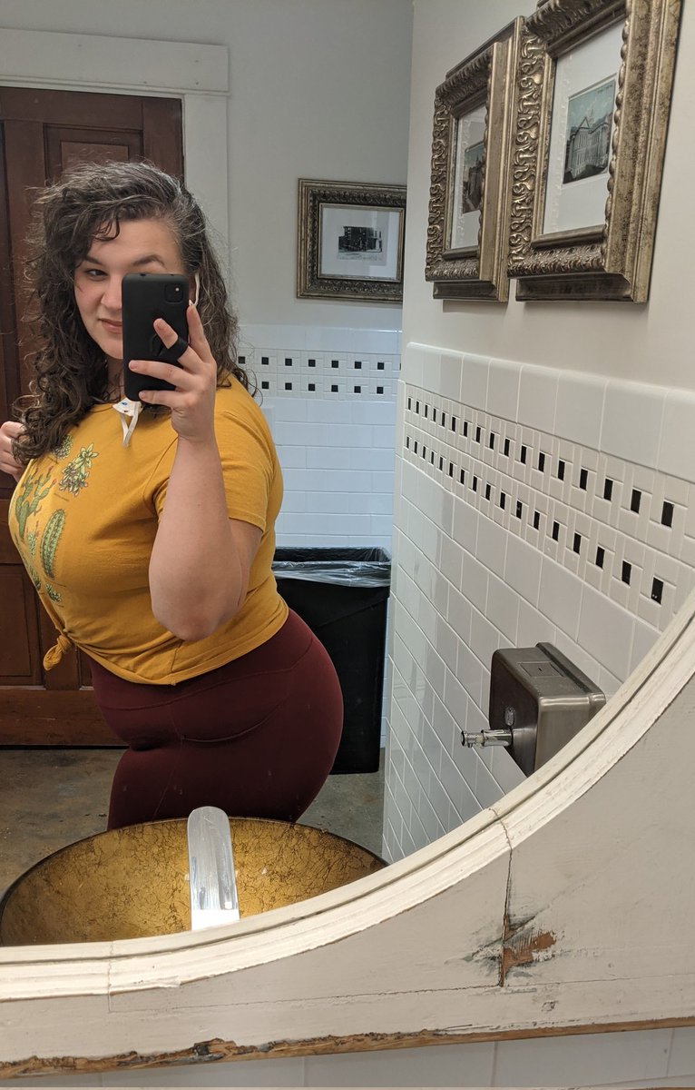 MsVeeVixen's tweet photo. Went out for happy hour tonight. 
Reimbursement for my $27 tab is appreciated, piggies. 
There's no room in Findom for broke lurkers. RT if you're too broke and get it paid for me. 

• findom findomme femdom paypig cashcow domme dominatrix rt finsub • https://t.co/T5ASl5bdLd