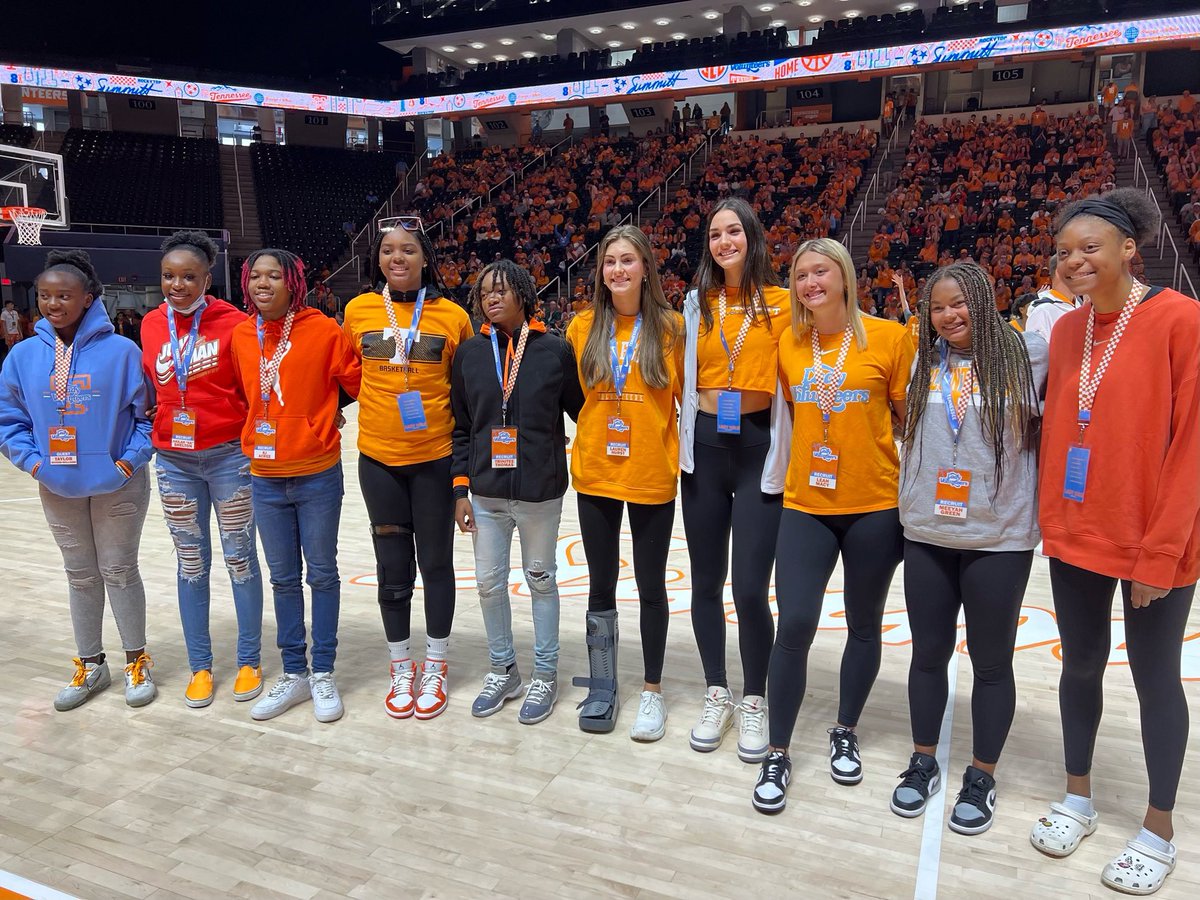 LaurenHurst25's tweet photo. Thank you @LadyVol_Hoops for an awesome visit to Rocky Top! @KellieHarper @UTCoachSam @CoachJoy2u @JHarp_10 #GBO https://t.co/CaUlkcSIVD