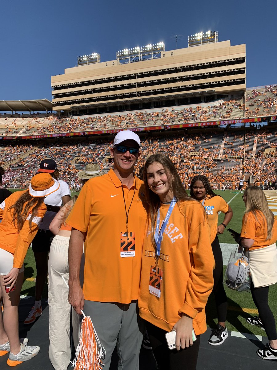 LaurenHurst25's tweet photo. Thank you @LadyVol_Hoops for an awesome visit to Rocky Top! @KellieHarper @UTCoachSam @CoachJoy2u @JHarp_10 #GBO https://t.co/CaUlkcSIVD