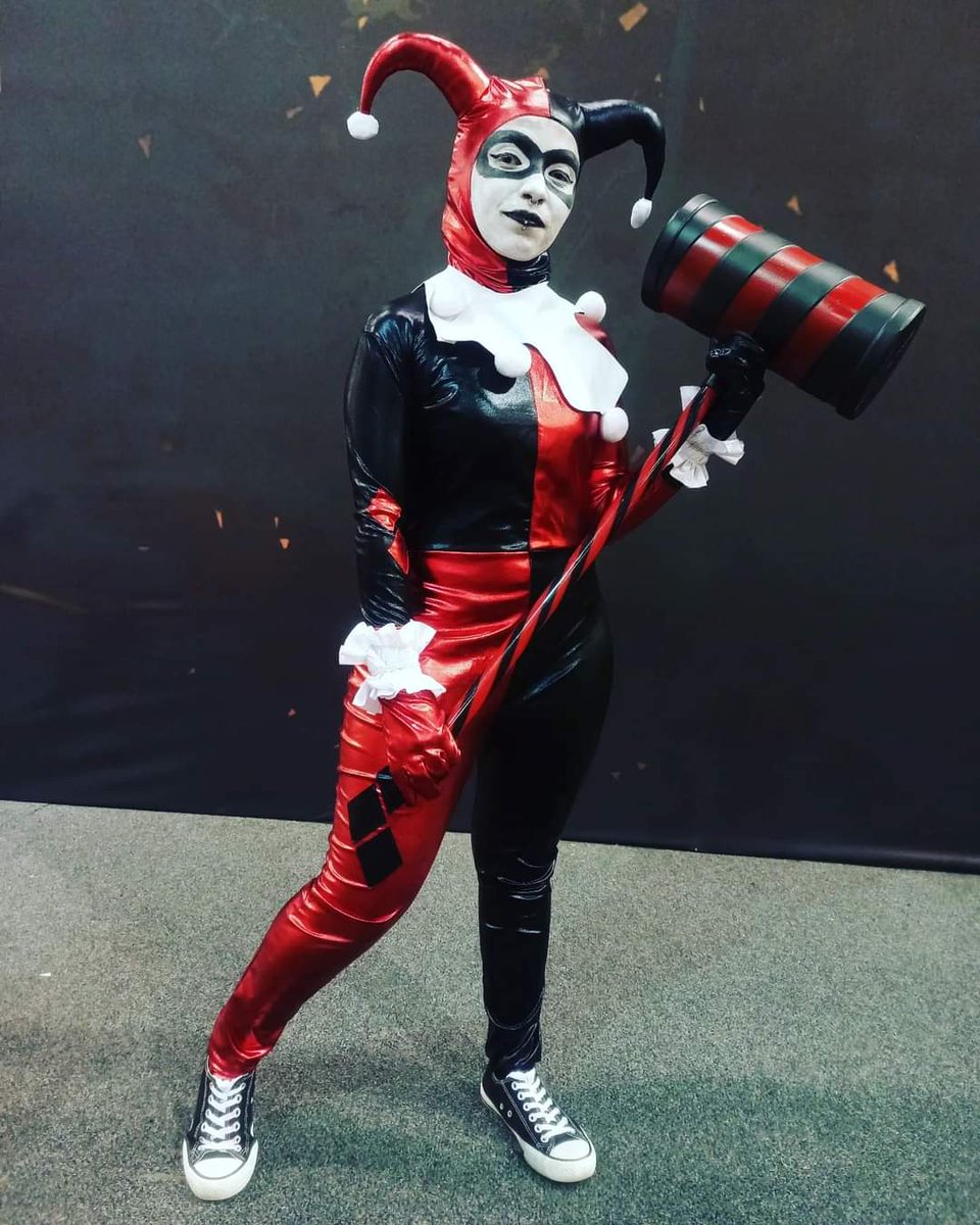 ahripunk's tweet photo. #HarleyQuinn #HarleyQuinnCosplay #ClasicHarleyQuinn #EnElSOFA #SOFA #UniversoSOFA @universoSOFA https://t.co/Q1Qn5KVpPQ