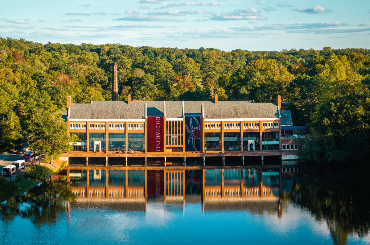 getcreativedog's tweet photo. Flying low over Westhampton Lake as fall arrives @urichmond - #fallinVA https://t.co/kwLLU7C1Ir