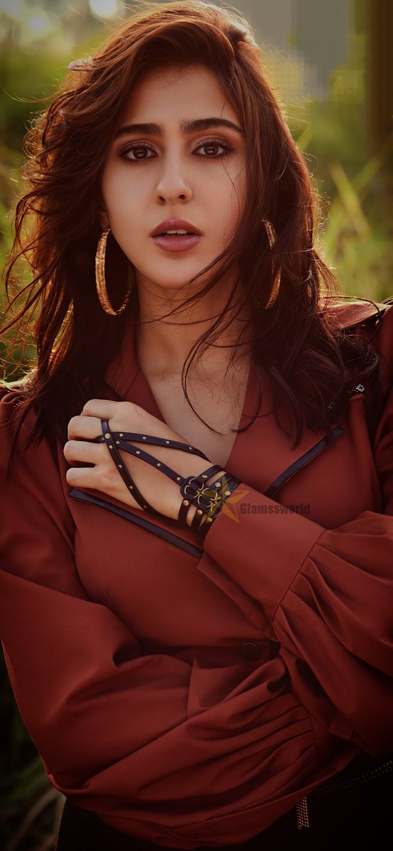 SaraxDiaries's tweet photo. Aura, Like A Queen #SaraAliKhan https://t.co/h5GuBkEqkX
