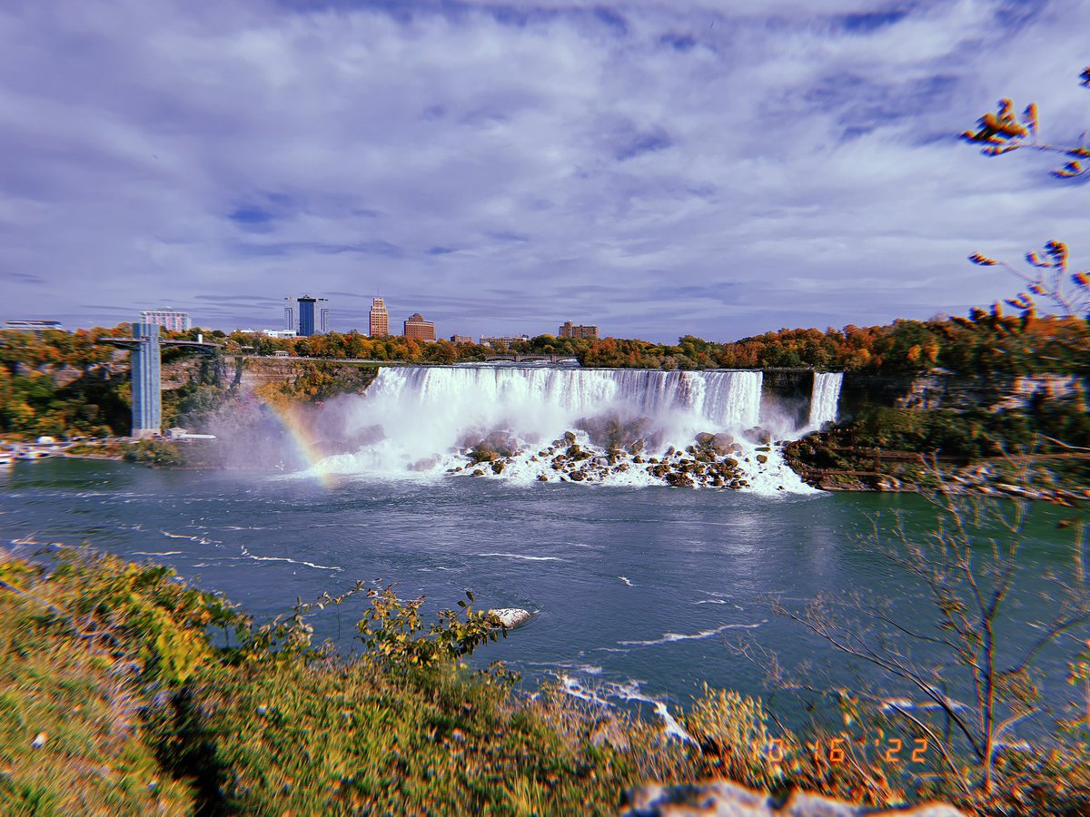 jediginweasley's tweet photo. Don't go chasing Niagara Falls
Please stick to the rivers and the lakes that you're used to https://t.co/A2JKT4AC10