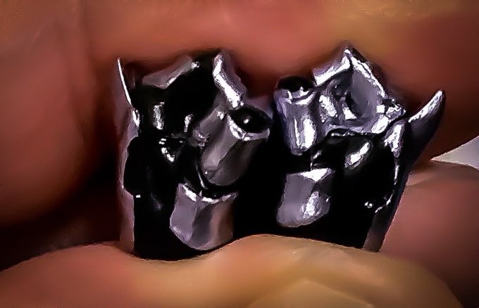 あっホントだ、千値練のシャンゼリオン、右拳の人差し指の黒塗ってない。
というわけでサクサクっと塗ってみた。(h 