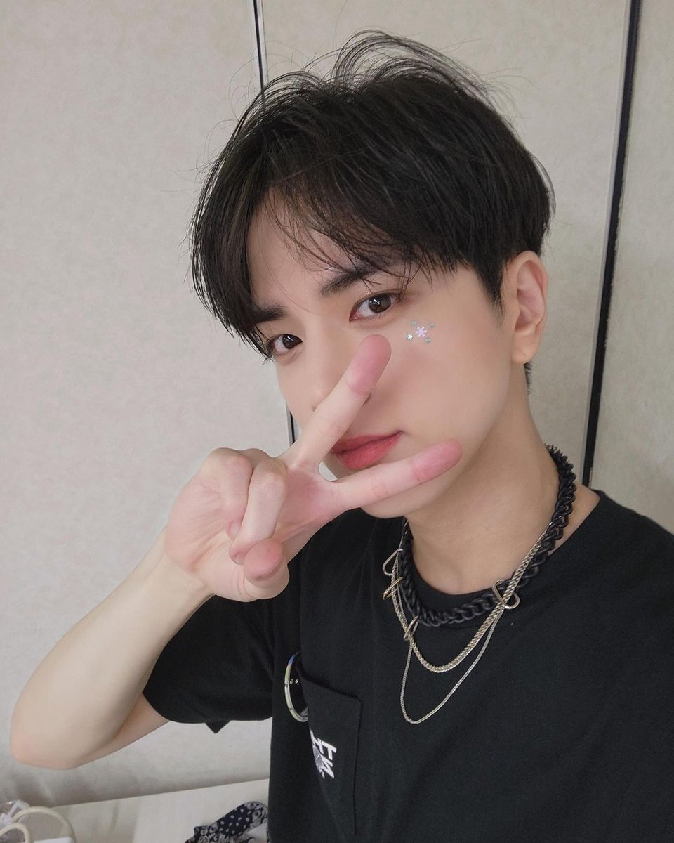 Youbghoon's tweet photo. To be back in Japan was one of my dreams, and it came true! In a blink of an eye, we finished our second day of The B-ZONE Japan in Kobe last night. Thank you for coming and filling the venue with your energy, The B! And thank you for leaving us lovely messages here, too! 🥰 https://t.co/ELly24COi0