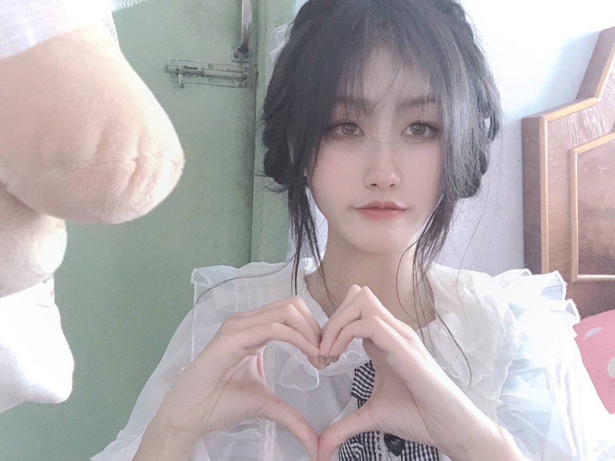 CHEN77786's tweet photo. #骚货 #反差婊 #反差 #妓女 #婊子 #意淫 #骚逼 #轮奸 #精厕 #肉便器 #辱骂 #羞辱 #贱货 #自毁 #控制 #肉便器 #绿奴 #骚货 #性奴 #威胁 #骚逼 #胁迫 #丧志 #母狗 #自曝 #调教 #反差婊 #曝光 网袜母畜曹艳春。骚吗？ https://t.co/FgUVQrcamX