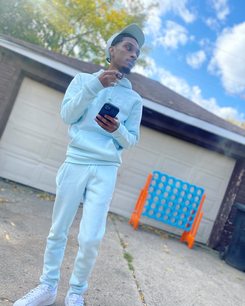 EnjoyQuan's tweet photo. I fuck around and lost my focus but I’m back focused again 🙇🏽♂️
If you came from where I came from, you a be hoping to win 🙌🏾 #RIPDAGUYS #FREEDAFELLAS https://t.co/qkXa4Lz04M
