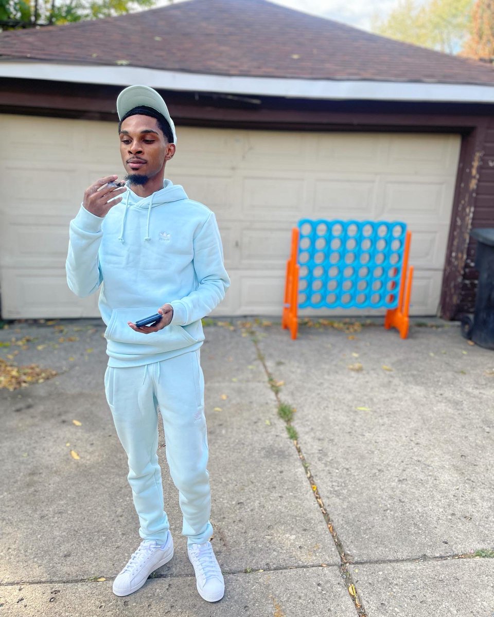 EnjoyQuan's tweet photo. I fuck around and lost my focus but I’m back focused again 🙇🏽♂️
If you came from where I came from, you a be hoping to win 🙌🏾 #RIPDAGUYS #FREEDAFELLAS https://t.co/qkXa4Lz04M
