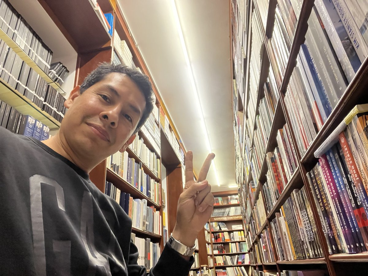 elinstantprevio's tweet image. 🙂Uno de mis lugares favoritos del mundo 📚 #LibreríaCommunitas