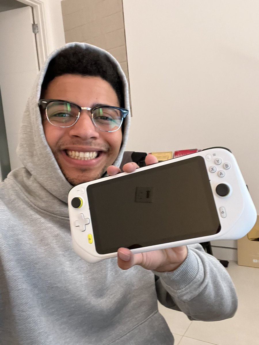 Myth_'s tweet image. The @LogitechG CLOUD is the new innovation in remote play! Hook this bad boy up to a cloud subscription service like Xbox Game Pass or Steam Link and play your favorite PC and console games on the go with WiFi. Preorder it now until Oct 17th! load.gg/MtyhCloud #Ad