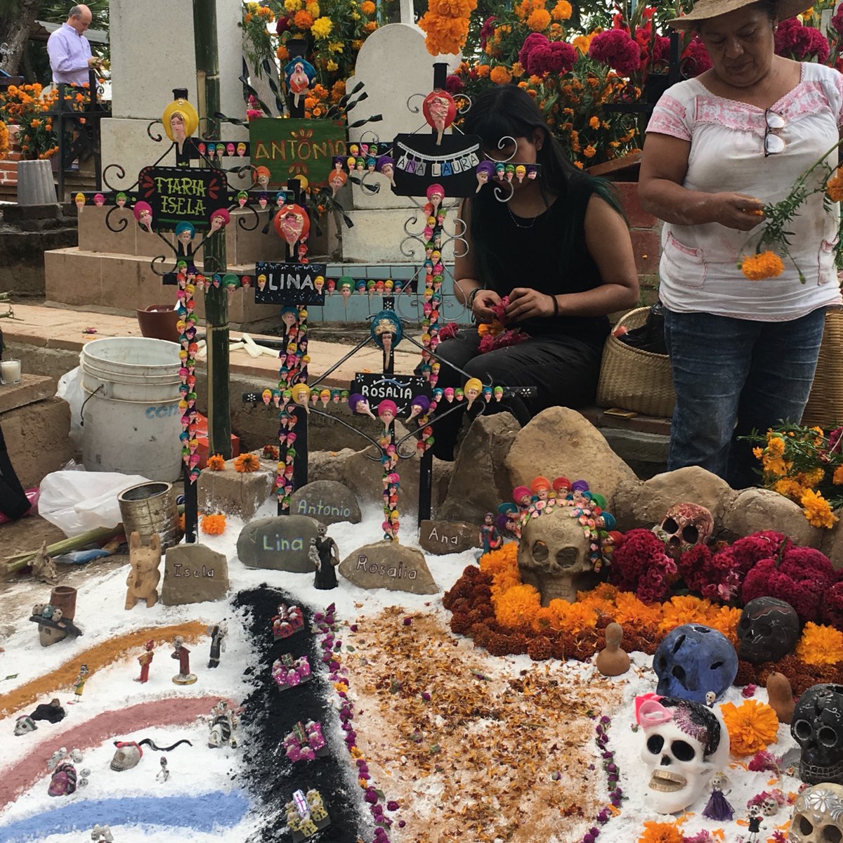 HerbanAlchemist's tweet photo. Beautiful Mexican family adorning the Grave of their Mother for #eldiadelosmuertos Celebration.   I am always amazed at how open and tolerant the Mexican people are to onlookers during such an intimate Celebration.  💀 https://t.co/sZK6cwhCQx