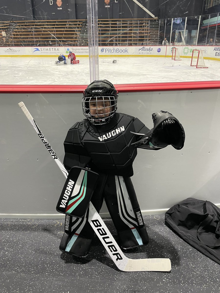 The Goalie Bunch 🥅🏒 tweet media