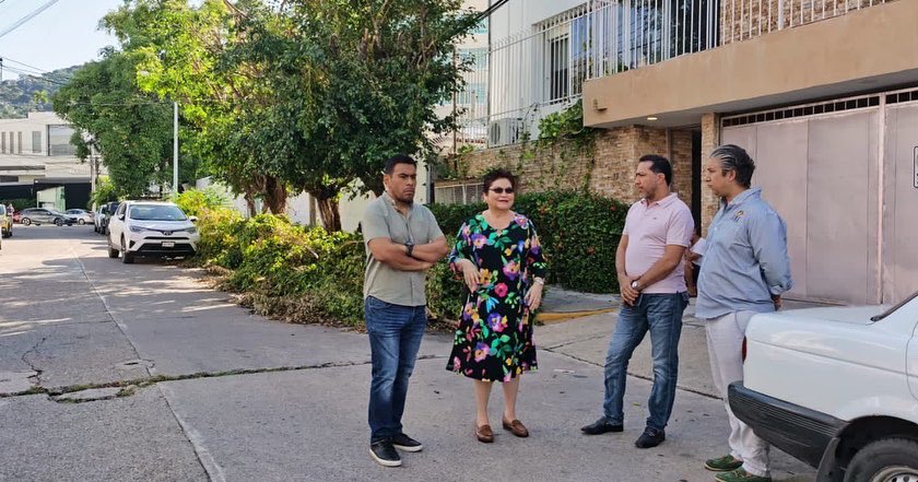 AcCostaazul's tweet photo. Trabajando en el proyecto de la #rutagastrónomica en #costaazul #Acapulco la Secretaria de Desarrollo Urbano Arq. Luz María Meraza @AcapulcoGob planteó más ideas, pronto tendremos la fecha de inicio, que contribuirá a seguir mejorando nuestro fraccionamiento.

#enequipoesmejor https://t.co/a4jlLuOsRT