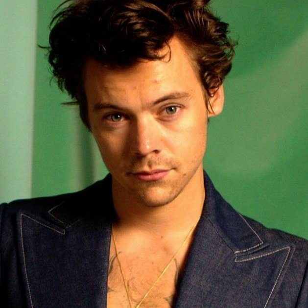 stylezcherry's tweet photo. Emotional ♪

Onde a única saída de Louis é dizer que está namorando, quando na verdade não está. E para que seu plano dê certo ele pede ajuda para um amigo de Niall. O que Louis não contava é que o tal amigo era seu rival na época do colegial. https://t.co/Q39s8KI3Bd