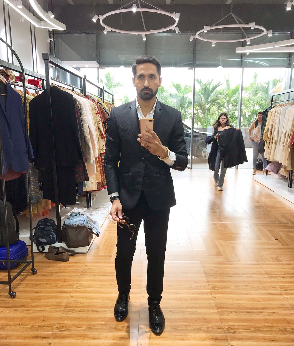 Iamabhimahendru's tweet photo. Shoot for my favourite “RENT AN ATTIRE” store,Pune. @rentanattire ❤️🔥🧿
Stay tune...😎
#model #actor #AbhishekMahendru #printshoot #menswear #weddingseason #rentanattire #groom #Pune #Mumbai #prayagraj https://t.co/YOKyEaArhq