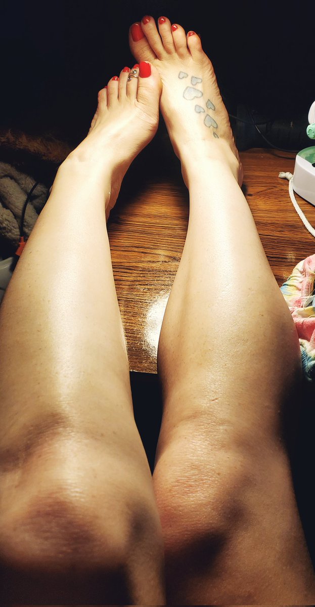 Vspring93's tweet photo. DM me for some more pictures of my 7½ US feet. Accepting any personal request for custom photos to fulfill your wants and needs. So all you #feetlovers out there, hit my DM's and let's get to work!!
#Fetish #Toes #LoveMyFeet #PersonalRequest #TattooFoot https://t.co/IKFJ6erxYp