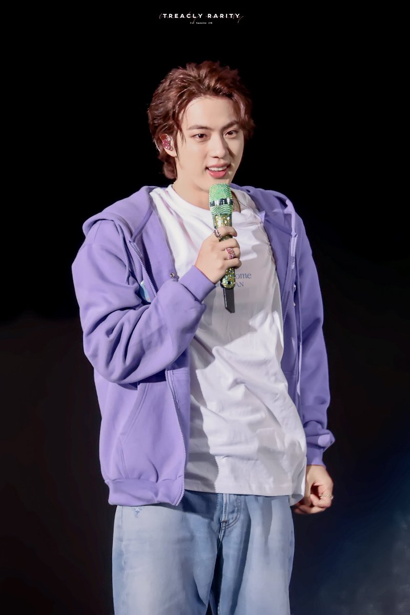 TreaclyR's tweet photo. 221015
On/Off
#BTS ⁠ #방탄소년단 #JIN #김석진 #진 @BTS_twt https://t.co/pdgtBYNbqh
