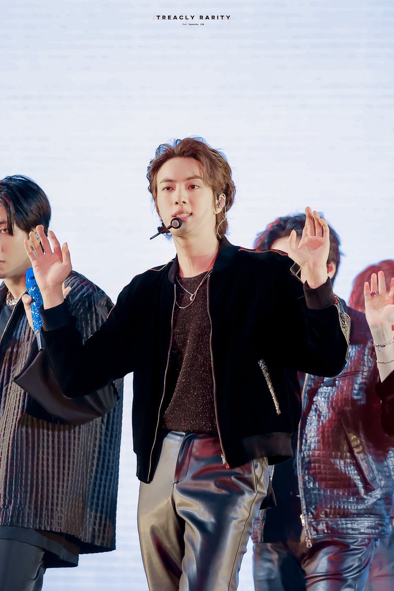 TreaclyR's tweet photo. 221015
On/Off
#BTS ⁠ #방탄소년단 #JIN #김석진 #진 @BTS_twt https://t.co/pdgtBYNbqh