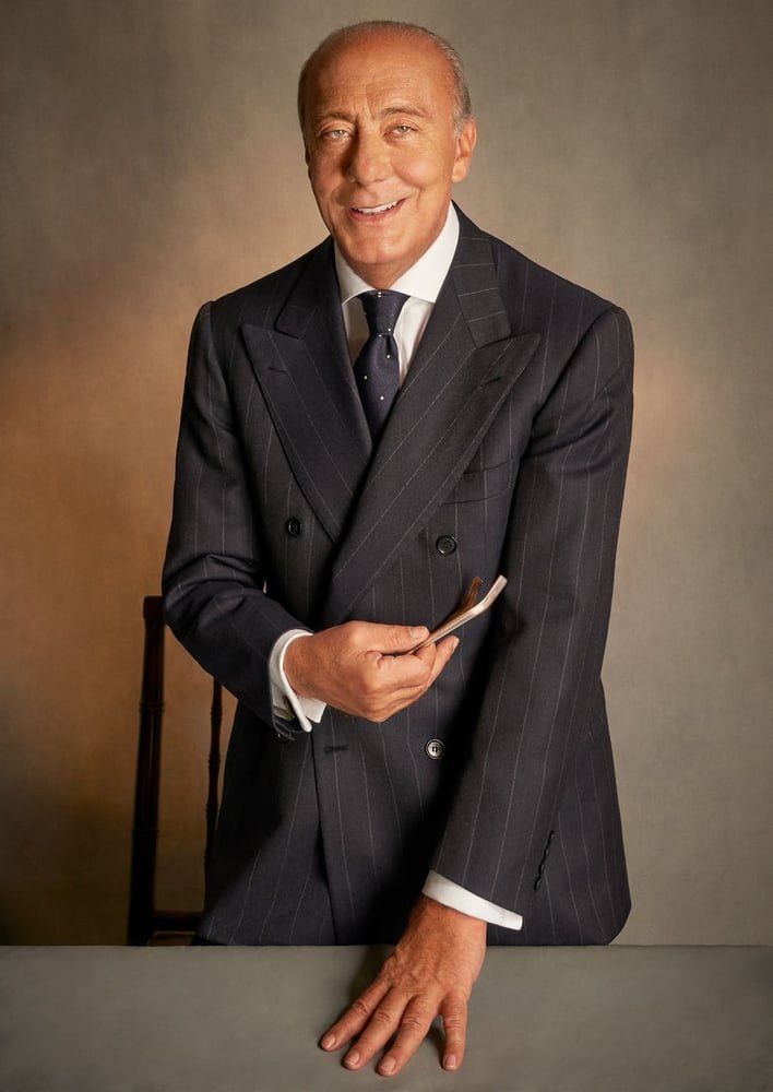 JulieTheCranky's tweet photo. Tonight we'll be doing Fawaz Gruosi, an Arab-Italian man whose place, De Grisogono, was based in Switzerland. #DesignerSeries #JewelWatch
He had a reputation for working with black diamonds, and he settled in and got fairly famous. https://t.co/hRCmZbevhg