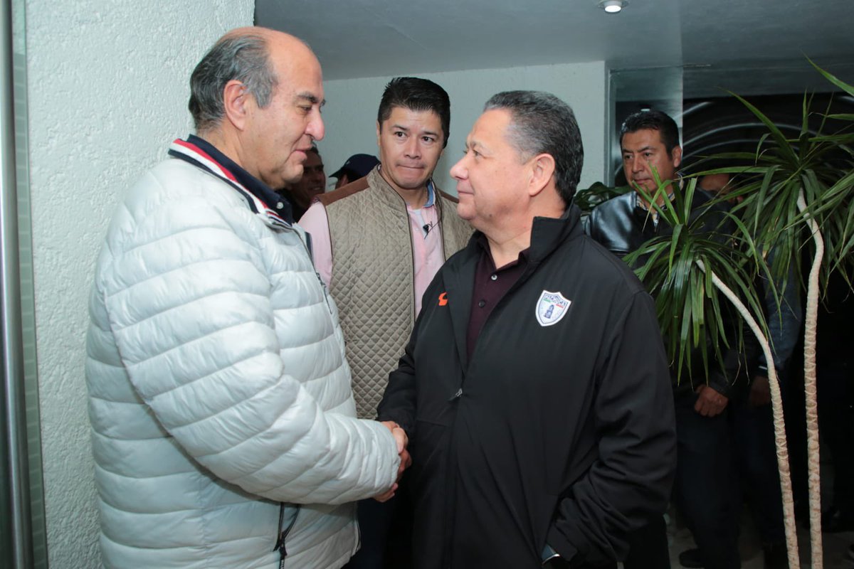 natycastrejonv's tweet photo. Gracias a la invitación del gobernador @juliomenchaca_ me sumo al reconocimiento de niñas y niños de excelencia académica y destacados en el deporte que hoy apoyan a los @Tuzos desde el palco de Gobierno, un lugar para el pueblo. 
#PrimeroElPueblo #NatyCastrejón https://t.co/YMlJiN7hkB