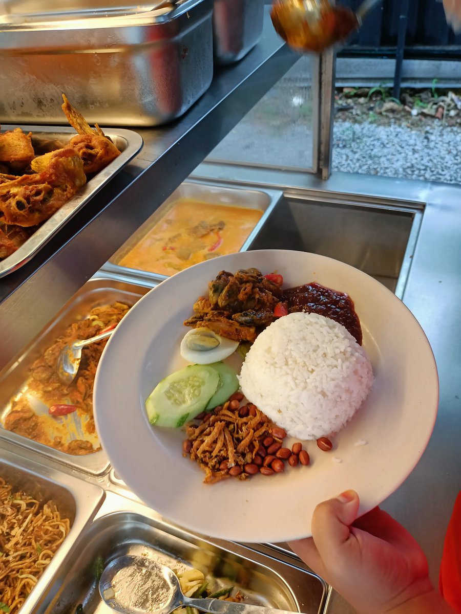maqanmy's tweet photo. Untuk yang tinggal di sekitar Tebrau juga Plentong boleh kesini dekat dah tu 😉😉
.
📍di hadapan Masjid Taman Saujana Plentong
⏰6:30 AM - 4:00 PM
📞https://t.co/7btLRj5yeb
.
Facebook page D'Dapur,
https://t.co/RVtBsf2wjX
.
#maQanJohor #maQanJohorBahru https://t.co/Rs7mjxmmTu