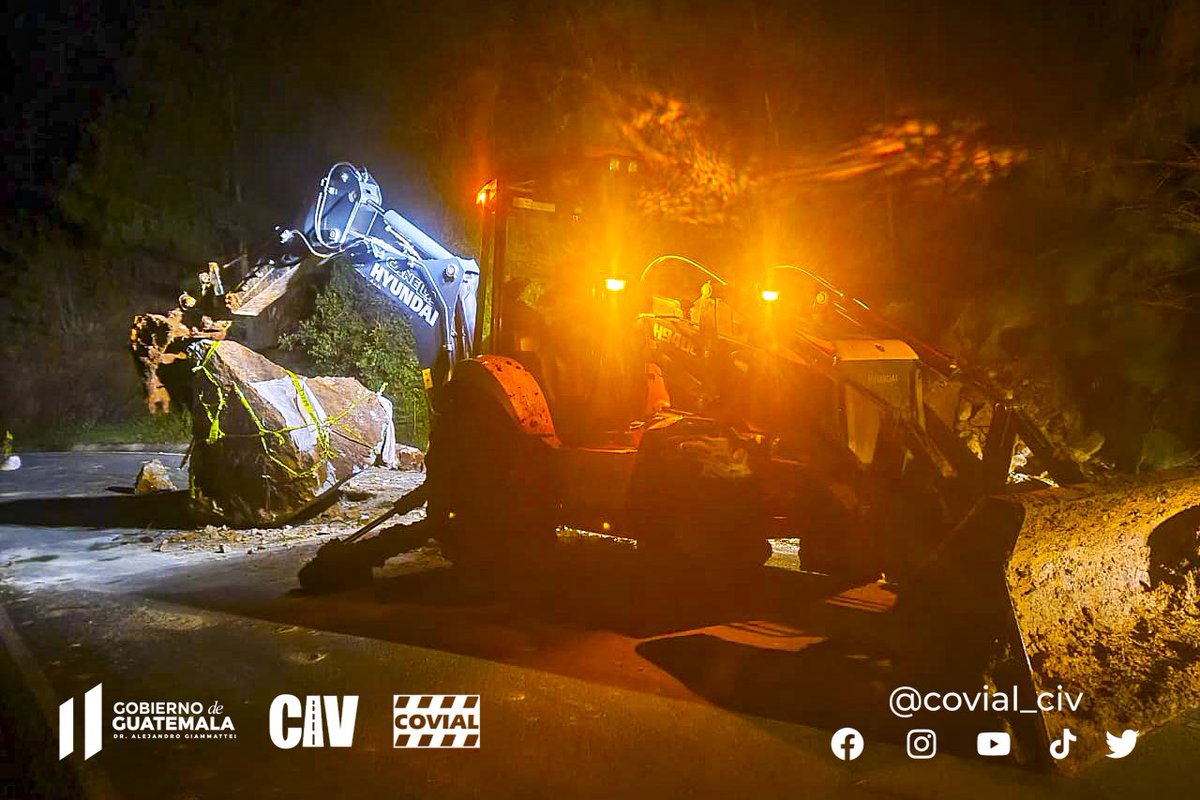 COVIAL_CIV's tweet photo. ⚠️ Atendemos emergencia en el Km. 111.5 de la ruta entre Mataquescuintla y el Parque Ecológico Pino Dulce; realizamos la remoción del derrumbe que se presenta sobre esta carretera y obstruye el paso de este municipio hacia la cabecera departamental de #Jalapa. 🚜 https://t.co/pt7XLJeieO