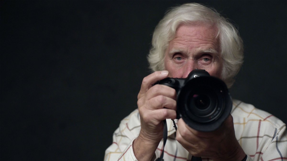 Docedge's tweet photo. *NOW AVAILABLE* The film THAT CLICK (#DocEdge2020) on legendary award-winning celebrity photographer Douglas Kirkland who passed away this month. Filmmaker Luca Severi examined his life and work. Watch it here on the Virtual Cinema: https://t.co/LJrms3Bkf3 https://t.co/e1EqOJNS86