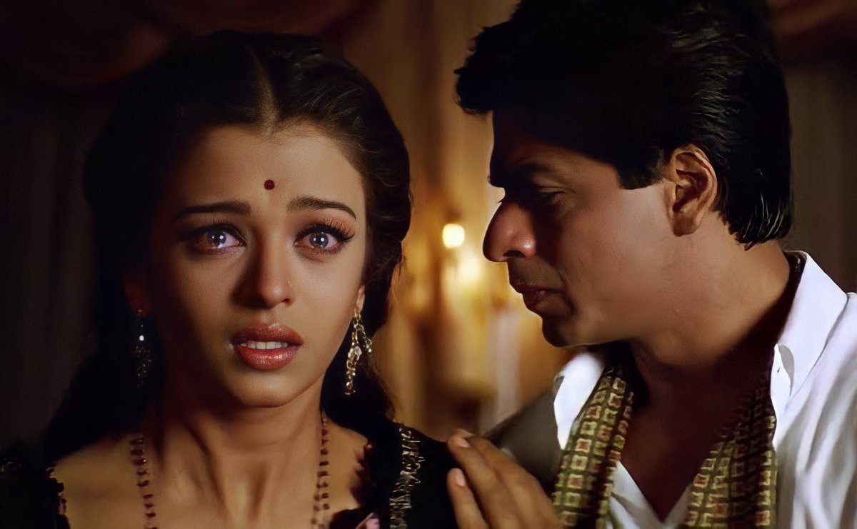 lov3struckmag's tweet photo. - Aishwarya Rai &amp; Shahrukh Khan in the film ‘Devdas’ 2002 https://t.co/yaibyK0e7L