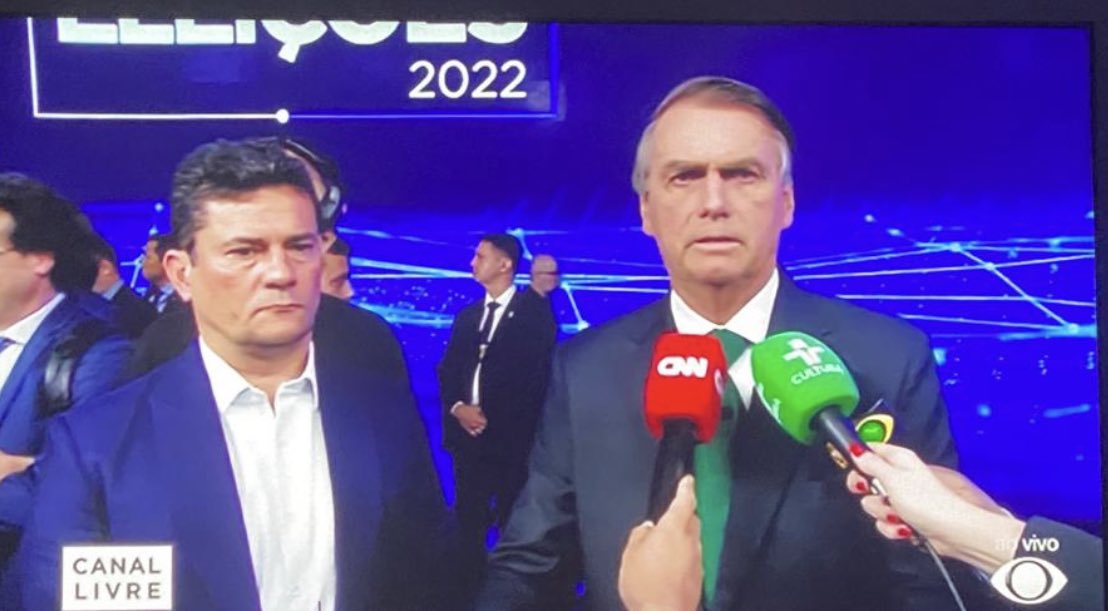 jose7luiz7's tweet photo. Eis que no final surge o marreco pirata kkkk https://t.co/nlkP338nLh