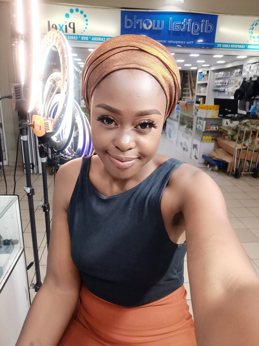 Refilwe_Malete's tweet photo. Good morning. Blessed week to you all💚💚💚💚💚 https://t.co/h763jxpCwZ