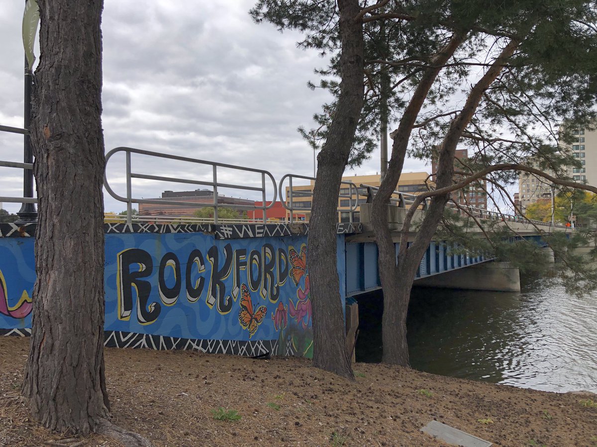 Cultural_Chron's tweet image. The street art in #RockfordIllinois is pretty sweet. Really pretty, thoughtful way to make otherwise plain space pop.