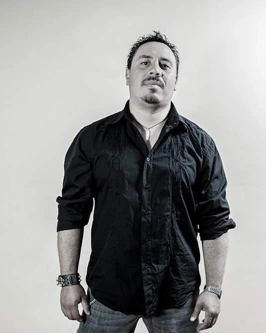 SteelRage's tweet photo. Hoy es un día muy triste para nosotros. Nuestro hermano, amigo y fundador Melvin Poblete nos ha dejado. Desde acá le enviamos un abrazo a su familia y un gran beso al infinito.
Te queremos Melvinrage y todo lo que venga para nosotros será en tu memoria. https://t.co/HqR2wSKHJn