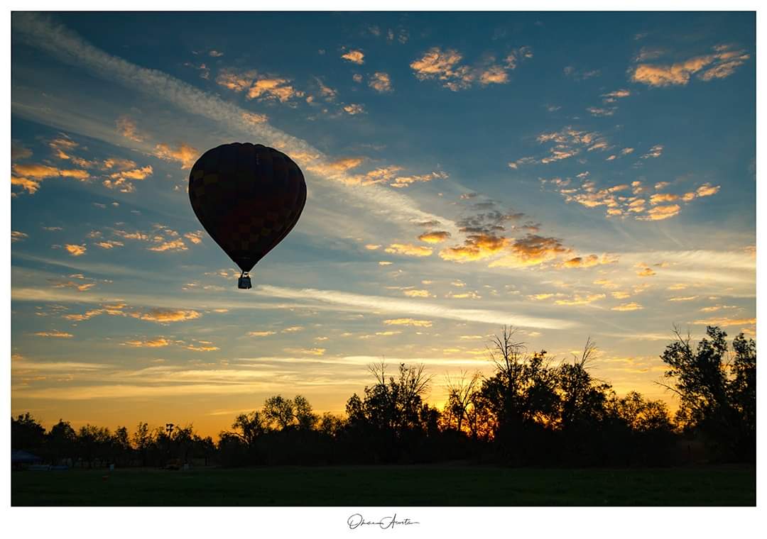 AndaresDel's tweet photo. Globo Aerostático

#globos #globoaerostatico #contraluz #amanecer #nubes #losandaresdelomar #acostaomar #Hermosillo #sivolaron #PuntodeImpacto https://t.co/NxydHwlaRP