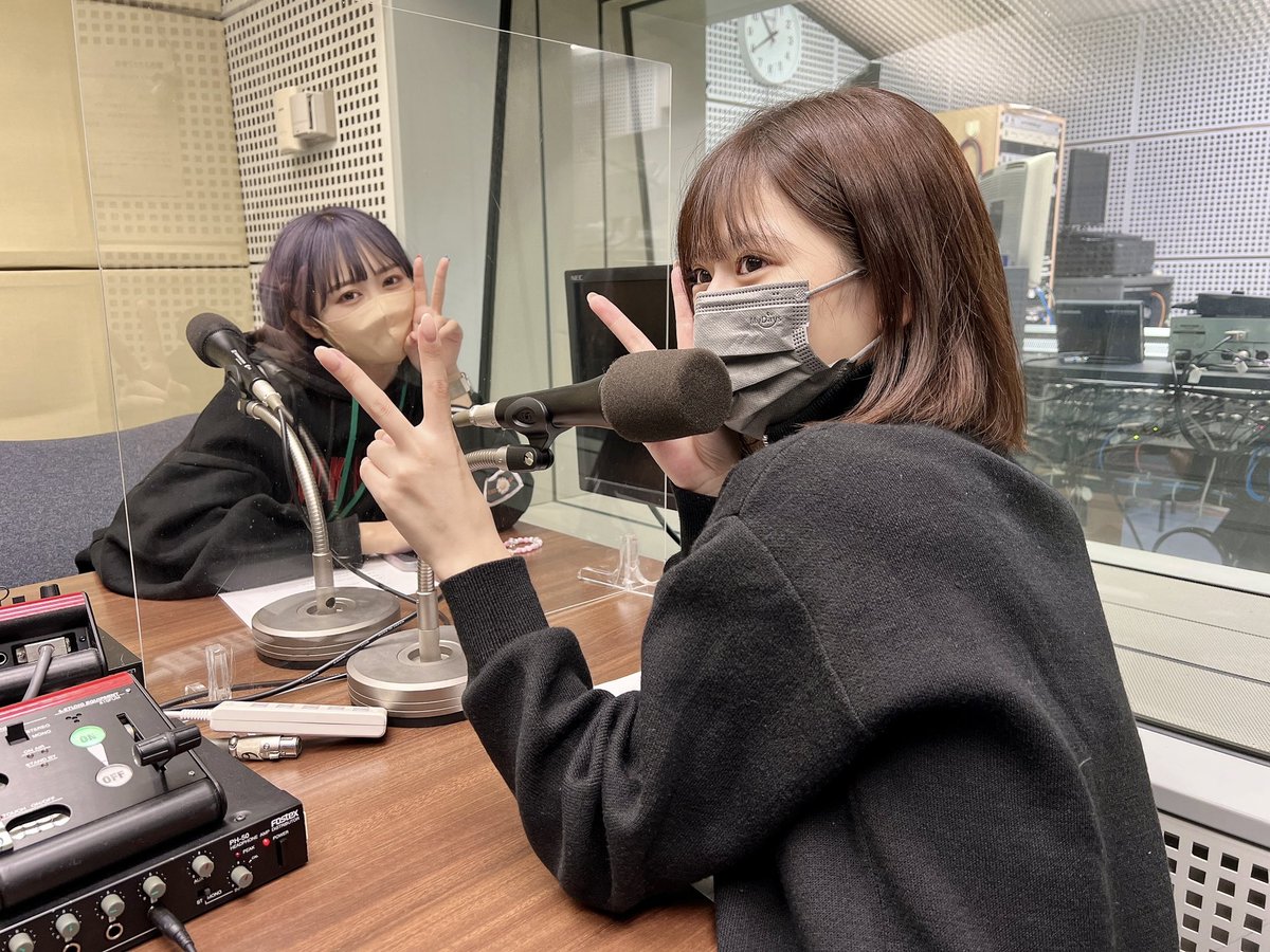 FRUITS_ZIPPER's tweet image. 🌸本日22:00から🌸

毎週月曜22:00~
AuDeeラジオ番組
『FRUITS ZIPPERなう！』

第20回のメンバーは…
💜仲川瑠夏 @luna_fz0703
❤️‍🔥月足天音 @amane_fz1026

番組👇
audee.jp/program/show/1…

ハッシュタグは
【#ふるっぱーなう】で✨

まぜるな危険。
アノ日の感想を振り返り？

#ふるっぱー #AuDee