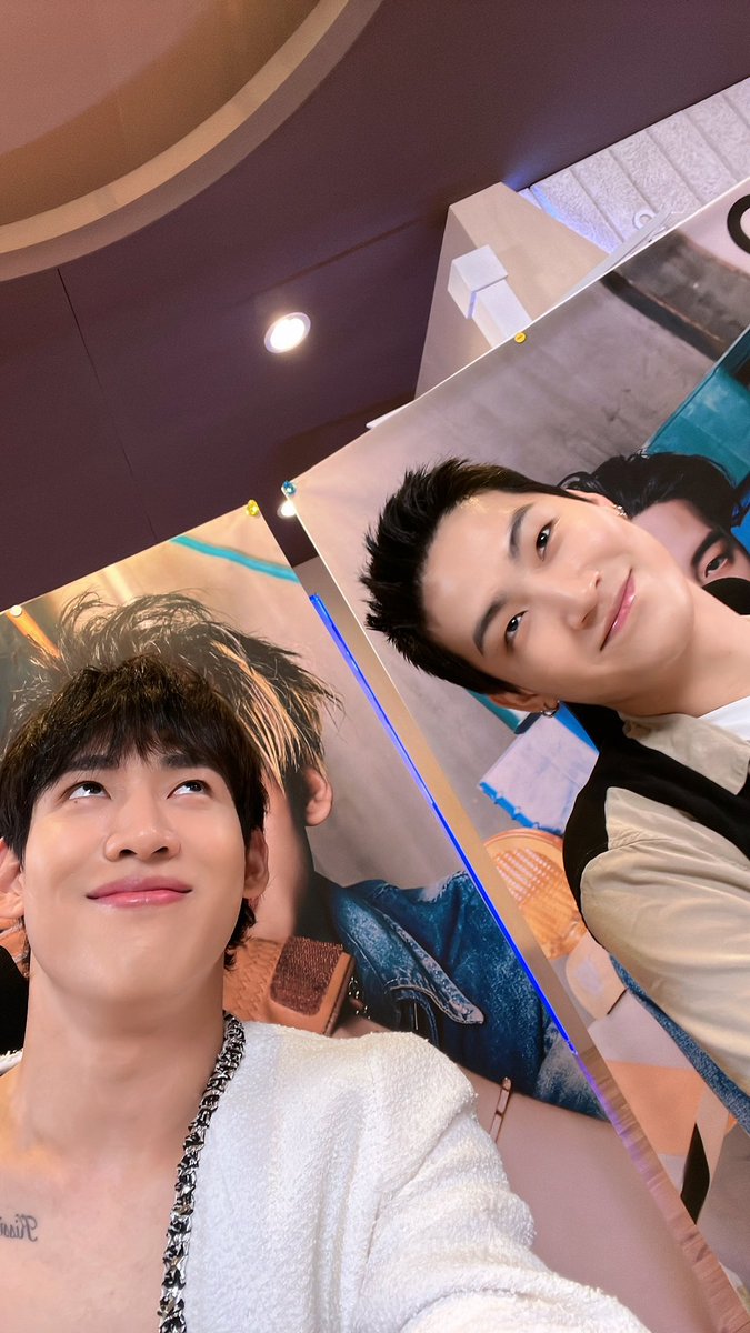 WanidaTak's tweet photo. @BamBam1A @jaybnow_hr รอเราด้วยจะขึ้นเรือนี้แหละ..เหมาะสม💜💚🌴🐍 #bebam https://t.co/2PvfxegOZO