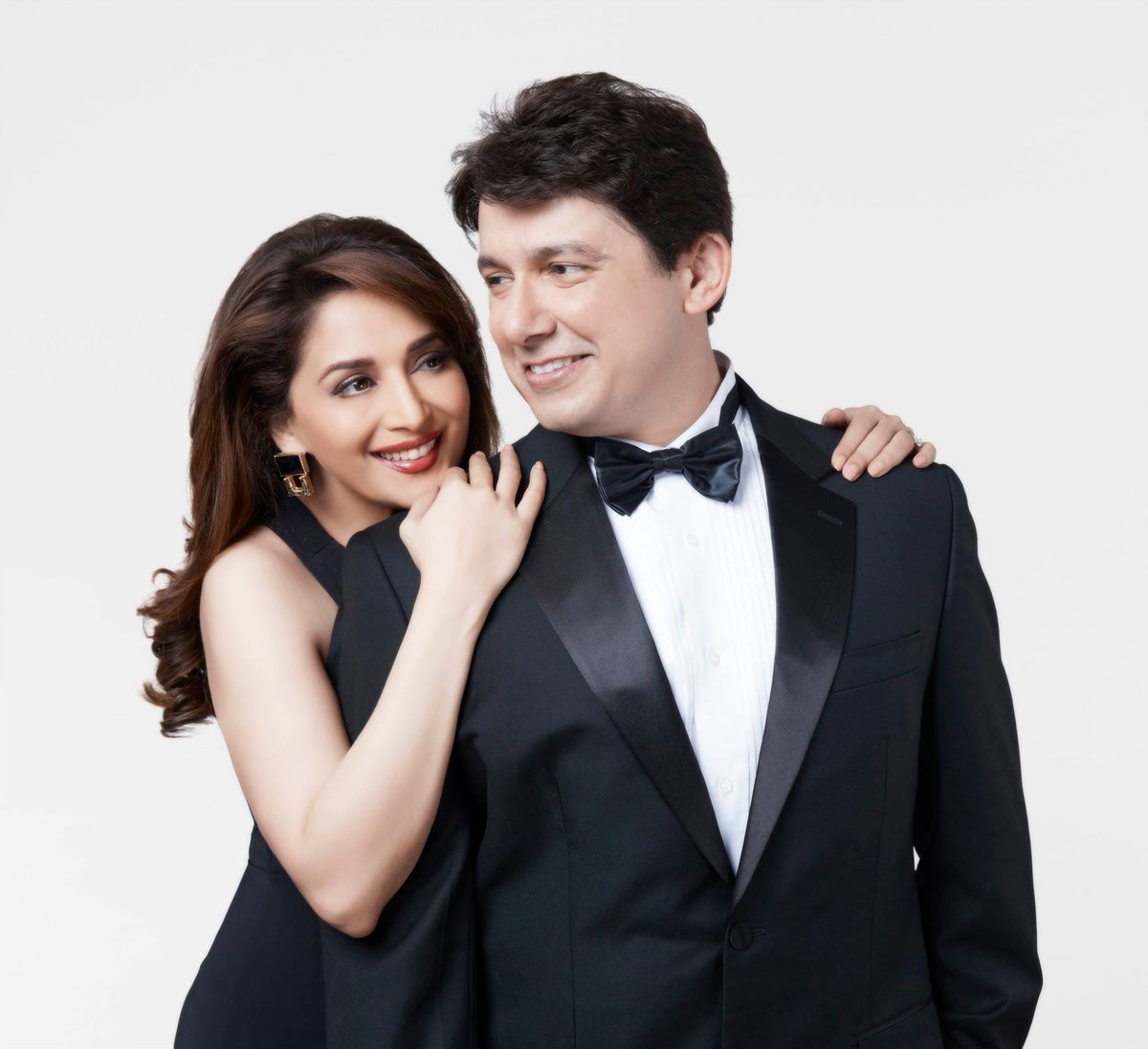 Happy Anniversary to the most beautiful couple! <a href="/DoctorNene/">Dr. Shriram Nene</a> <a href="/MadhuriDixit/">Madhuri Dixit Nene</a> 🥰😍👩‍❤️‍👨