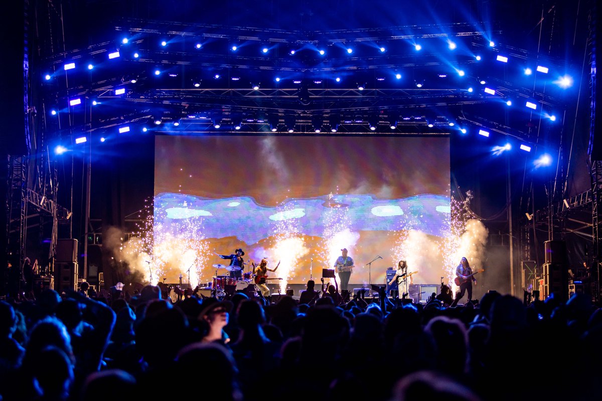 oi bungee hit the fireworks
Shows:
Fri Nov 11 – The Cambridge, Newcastle NSW
Thu Nov 24 – Torquay Hotel, Torquay VIC
Fri Nov 25 – Croxton, Melbourne VIC
Sat Dec 3 - Princess Theatre, Brisbane QLD
Thu Dec 8 – The Gov, Adelaide SA
Sat Dec 10 – Country Sounds, Brunswick Junction, WA