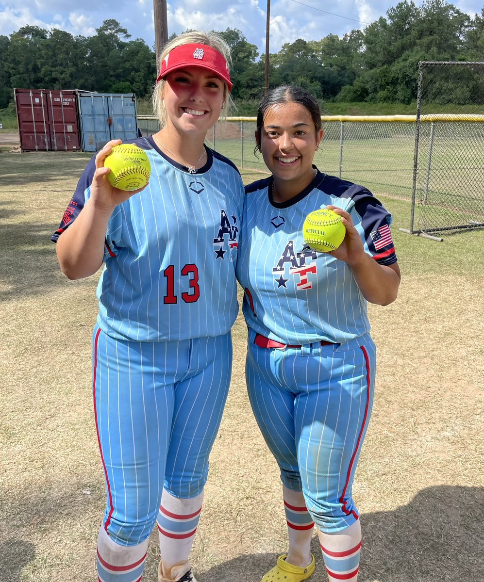 NTXAces18u's tweet photo. Super proud of these ladies ! Bomb Squad at Ronald McDonald! Can’t say much more than these smiles! Beauty and Beastmode! 🥎💪#RM#BombSquad#afstrong! @t0r1m @Skylar64525363 @ThorntonV_03 @MacBulldogsSB @HillCollegeSB @CoachStoneTAMUT @CoachKAnderson @LATechSB @SUsoftball_ https://t.co/CN3ijOXoPs