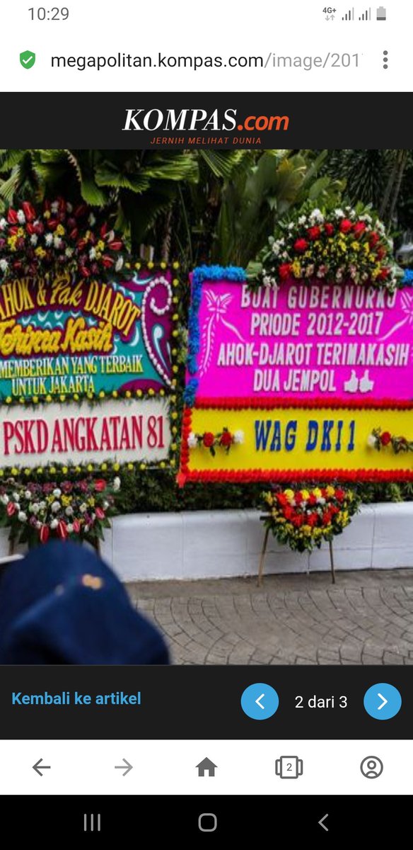 Wolf4li's tweet photo. #ByeGubernurNgibul
biar foto dari kompas yg bicara.
foto kiri karangan bunga asli warga DKI Jakarta yg isinya ucapan terima kasih. foto kanan ramai orang cuma ngak tahu warga mana. https://t.co/kkqkrfOgva