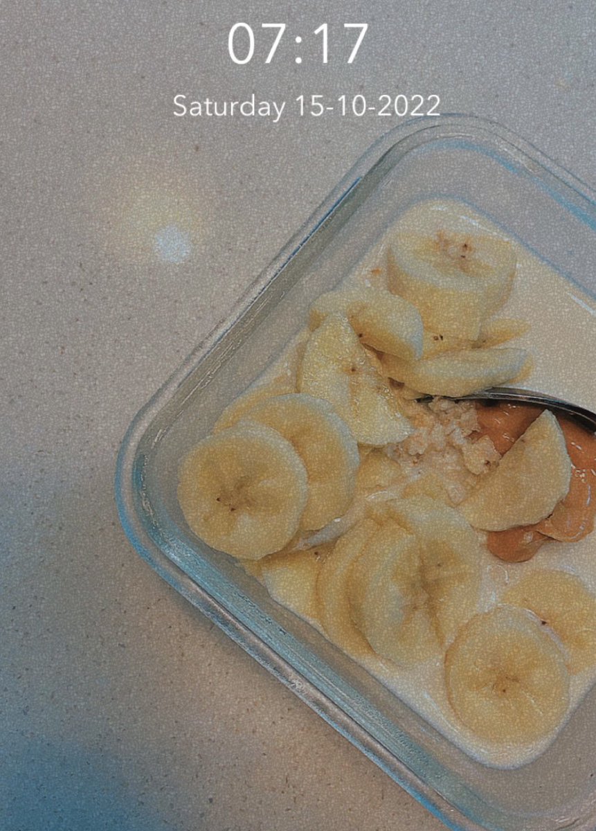rashlens's tweet photo. Goal: To Start my day with oatmeal and end it with some hedhikaa. Every day I try not to but lemongrass hoonu hoonu bajiyaa is too tempting 😭 #healthy #HealthyFood #rainyday #hedhikaa https://t.co/897iQT8qjX
