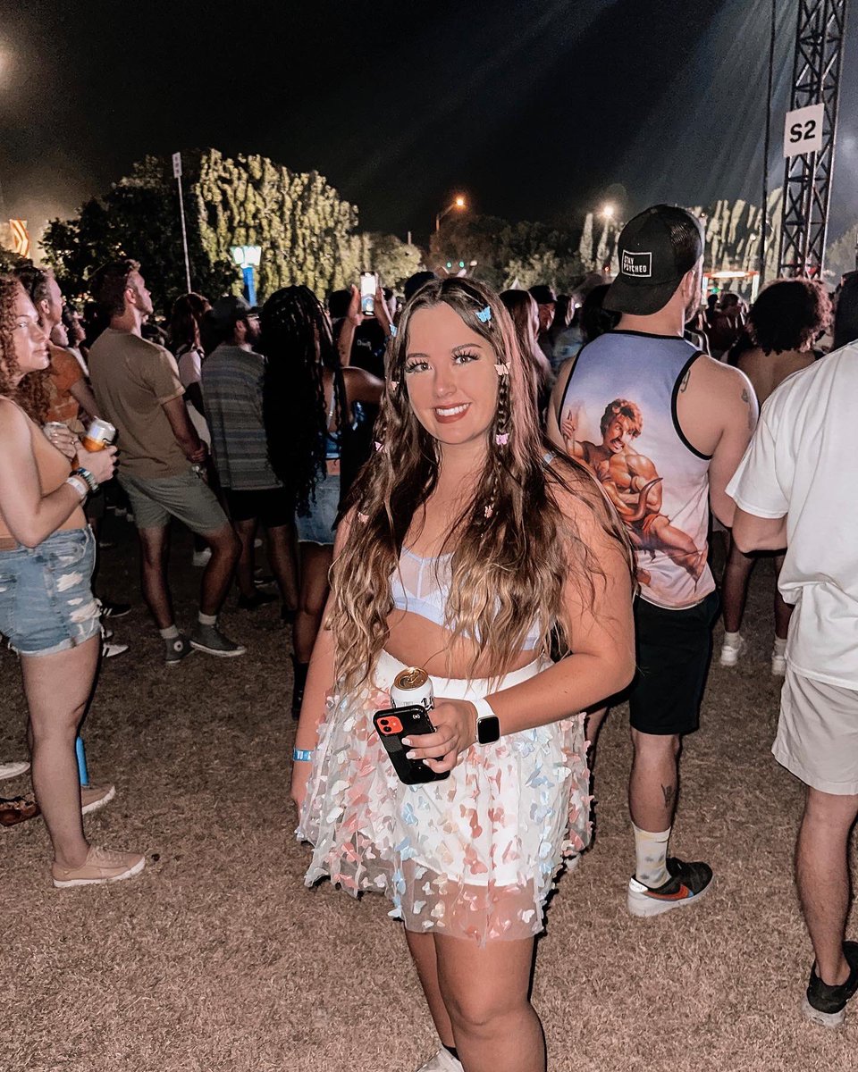 alashbrook18's tweet photo. wanna be festie besties? 🦄🦋💕😈 https://t.co/SUvINVGdwE