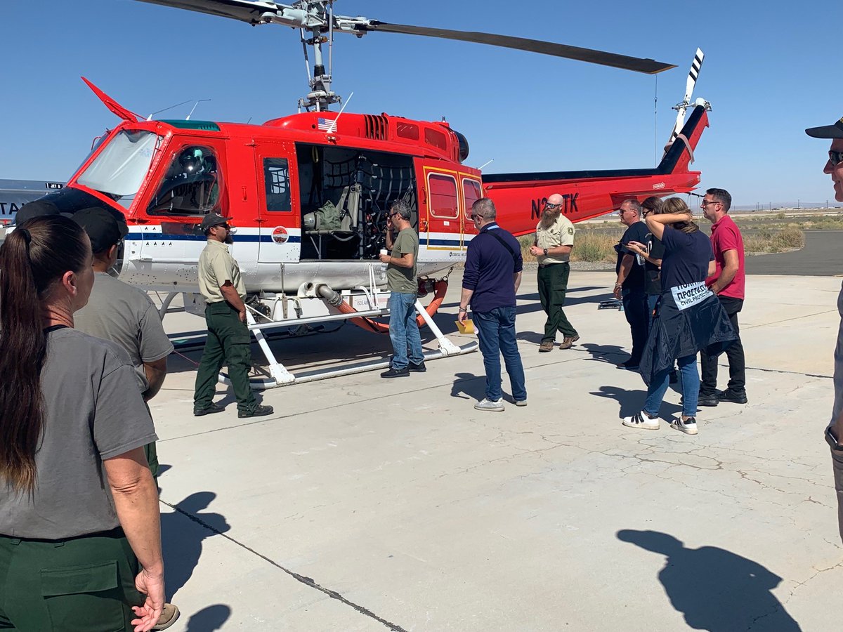 Angeles_NF's tweet image. #Fire officials from Greece toured the #USForestService aviation program (Angeles NF) @ Fox Fire Center (Lancaster)--helicopter night operations, intelligence aircraft, and fire simulation tools. @IAWF @pyrosvestiki @forestservice @R5_Fire_News @usfs_r5 @Cal_OES @LAFD @LACOFD