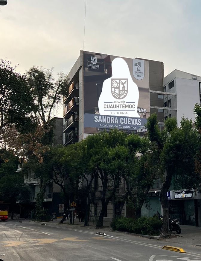 lareinaPANDA's tweet photo. Me encontré en la calle este anuncio ENORME de @SandraCuevas_, pero debe ser un error ya que ella busca homogeneizar el paisaje y no dejar de que nada destaque…así que lo arregle para que le guste :) @AlcCuauhtemocMx #DevuelvanLosRotulos #LosRotulosSonChidos https://t.co/bB919IrwFw