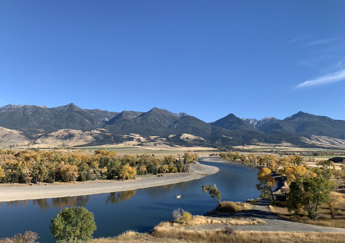 What a ridiculously beautiful fall we have had. #grateful 🍂🏔