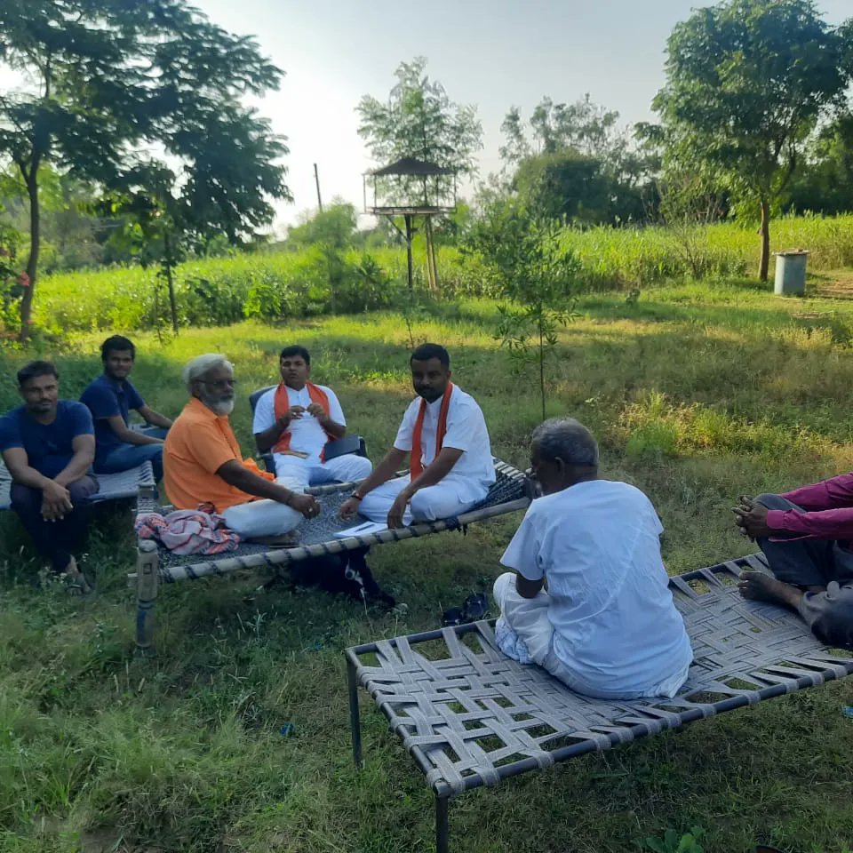 NarayanSumerpur's tweet photo. उंझा विधानसभा के #Aithor शक्ति केन्द्र के Aithor,valiyampura गांव के बुथो पर मेरा बूथ सबसे मजबूत विषय को लेकर बूथ अध्यक्षों सहित पार्टी पदाधिकारियों की बैठक ली और आगामी चुनाव में शत प्रतिशत भाजपा के पक्ष में मतदान करने का संकल्प लिया !
@BJP4Rajasthan @bjpgujrat56 https://t.co/edoIXtAPfY