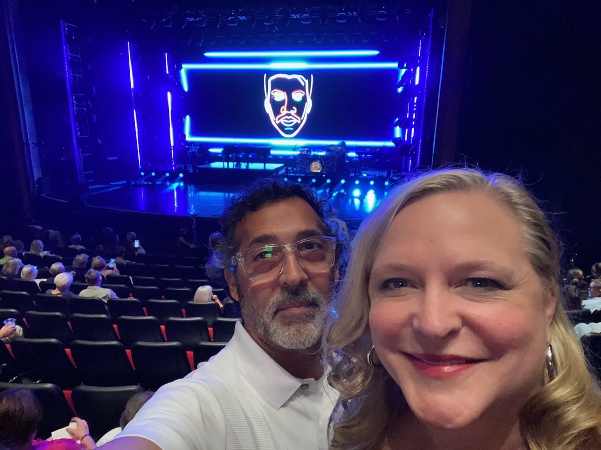 Bowleel's tweet photo. Last night at Lionel Ritchie. Great education sessions today. XS this evening. Excellent show so far. #ConneXions22 https://t.co/p9eJj7eg8H