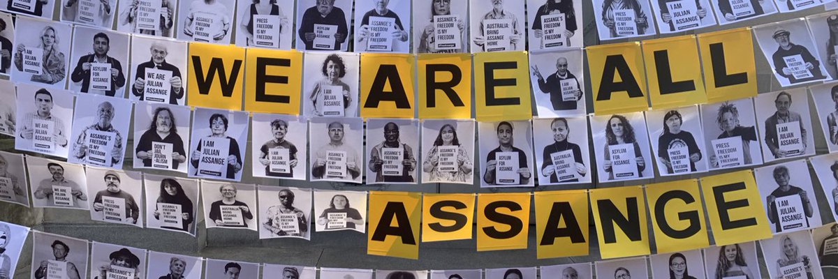 Plucille54's tweet photo. .@LeenerTep's closeup of backdrop I created for #HandsOffAssange #SurroundDOJ
Included lots of pics #TeamAssange https://t.co/9ertKv5m1z 
@greekemmy @EfPress @claracampostor1 @MamaTatiana_ @YnotWakeham #EricLevy @MaryKostakidis @LissaKJohnson @CiaronOReilly @AssangeNY &amp; others... https://t.co/mFzwf41qeV